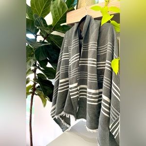 J crew shawl in grey/white